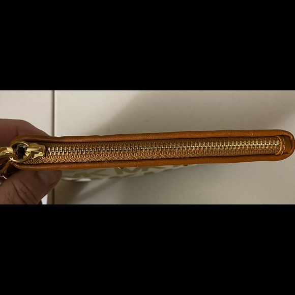 MICHAEL KORS SMALL BEIGE VANILLA JET SET WRISTLET POUCH NEW WITH TAGS - Picture 5 of 9